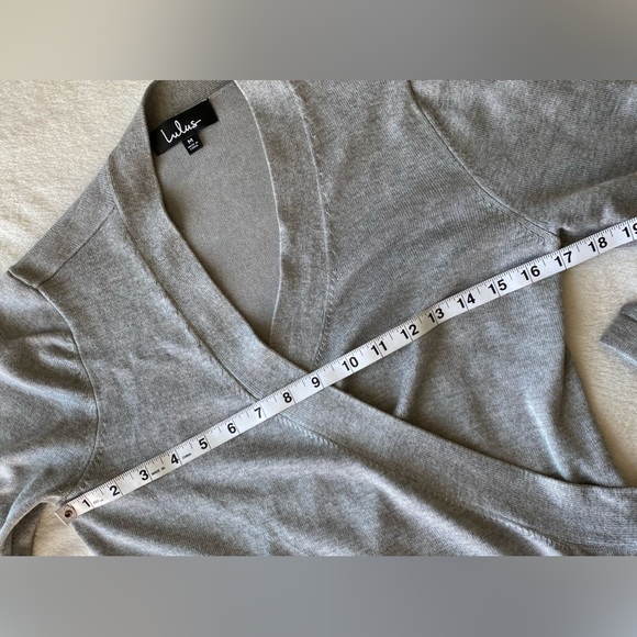 📚 Lulus Literary Lover Heather Grey Wrap Sweater Dress Medium - Picture 12 of 15